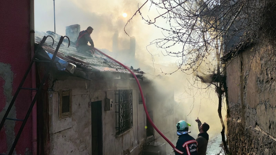 Karatekin Mahallesi Samanpazarı Sokakta Yangın - Görsel 3