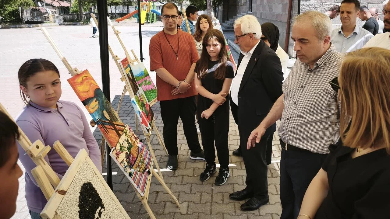 Korgun’da Öğrencilerin Eserleri Yıl Sonu Sergisinde Beğeniye Sunuldu