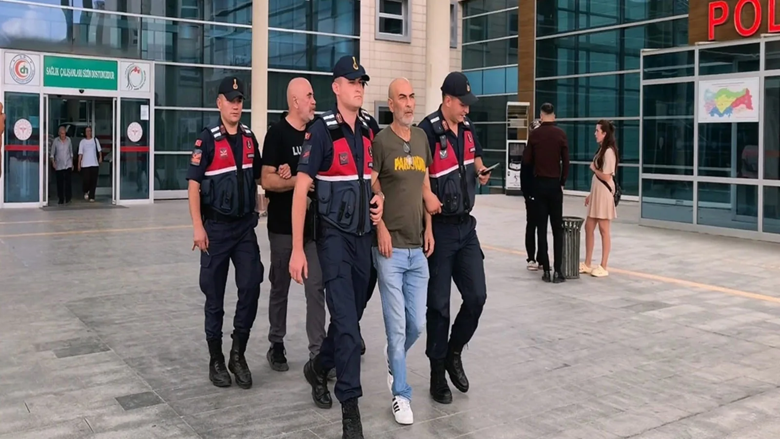 Ezel Akay ile Tutuklu Kardeşinin Uyuşturucu Testleri Pozitif Çıktı